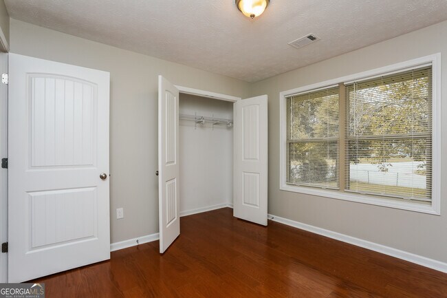 Building Photo - 1677 Pheasant Dr