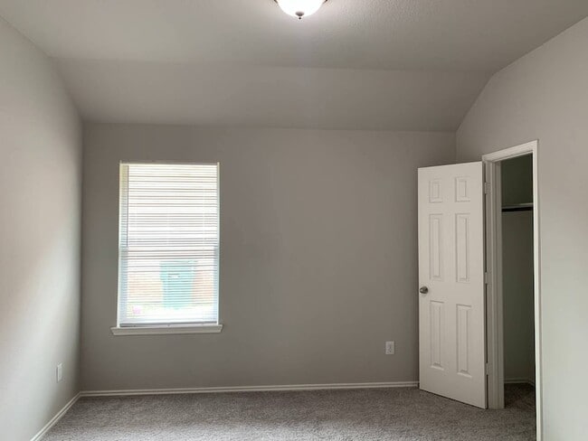 Building Photo - 15428 Adlong Dr