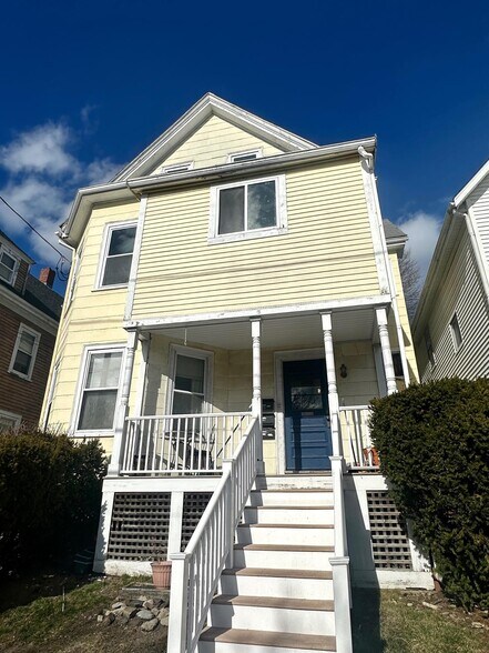 Building Photo - 578 Main St