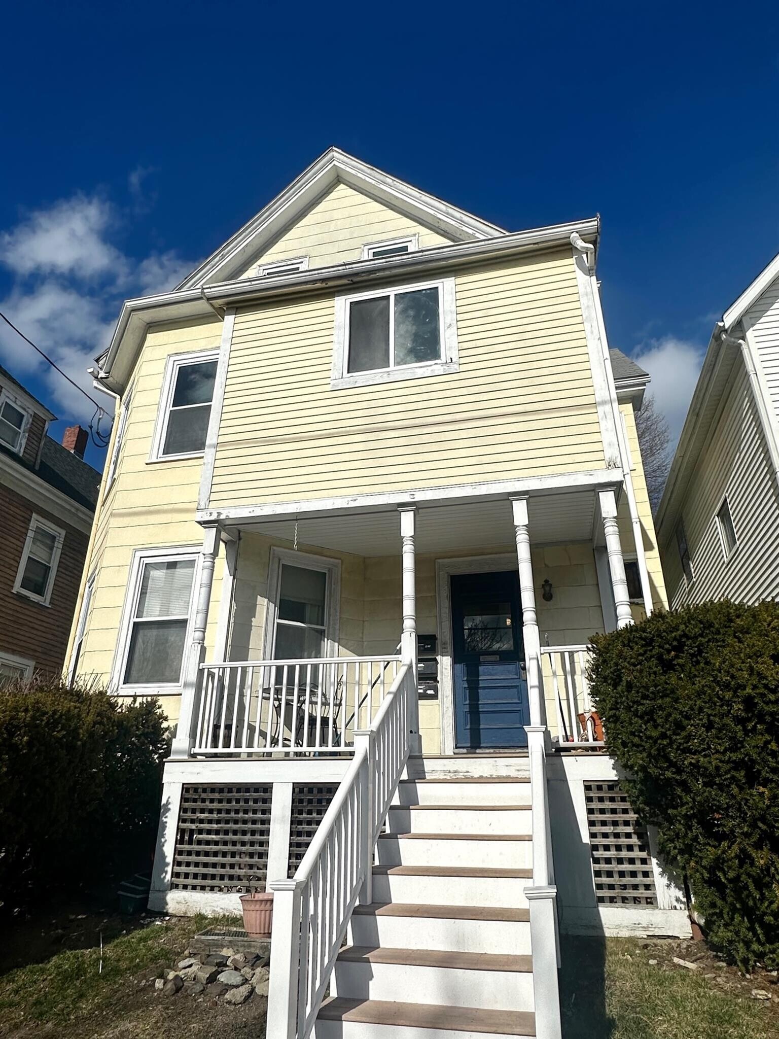 Building Photo - 578 Main St