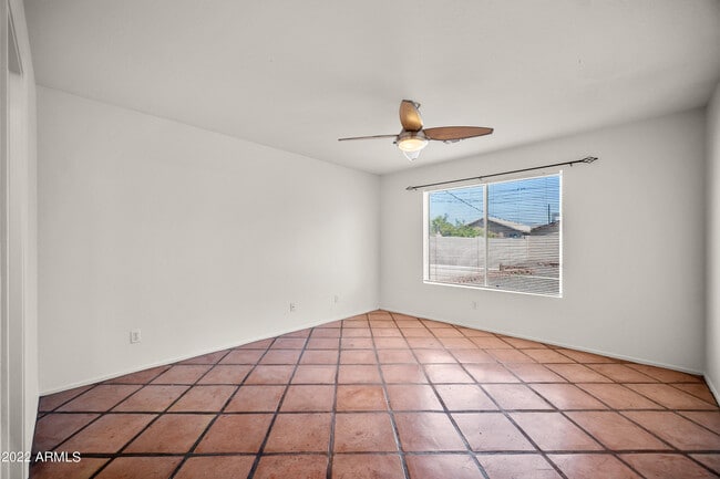 Building Photo - 1414 E Weldon Ave