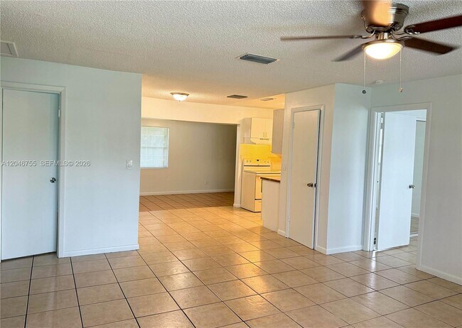 Building Photo - 12096 Dolphin Dr