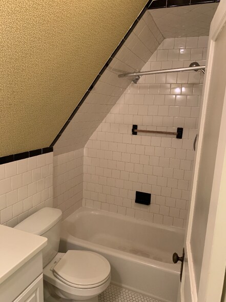 Building Photo - 252 Wayland Ave