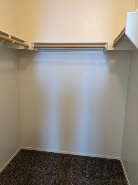 Large walk-in closet - 3513 Tulane Drive Northeast