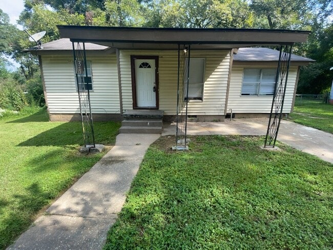 Primary Photo - 310 Creston Ave