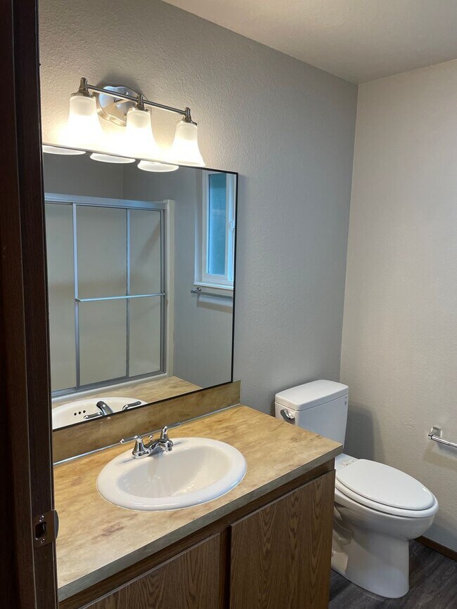 Building Photo - 9014 10th Pl SE