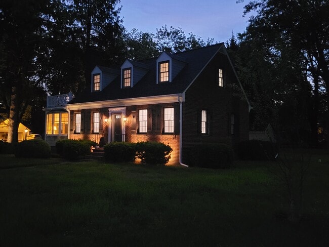 Building Photo - 126 Tred Avon Ave