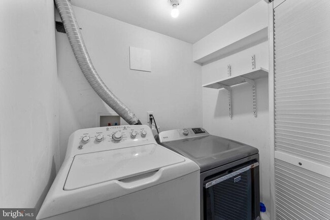 Building Photo - 633 Walker Ave