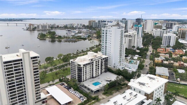 Building Photo - 707 S Gulfstream Ave