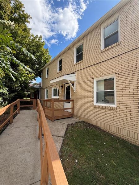 Building Photo - 306 Valley Dr