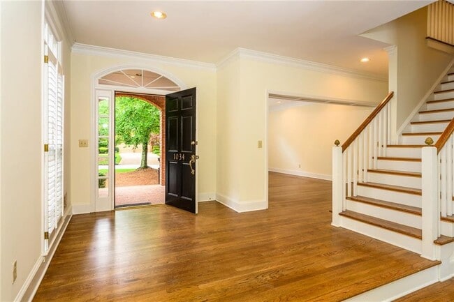 Building Photo - 1034 St James Crossing