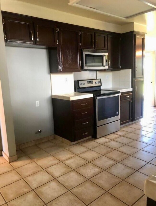 Building Photo - Montecito Estates 3 Bed/ 2 Bath Home
