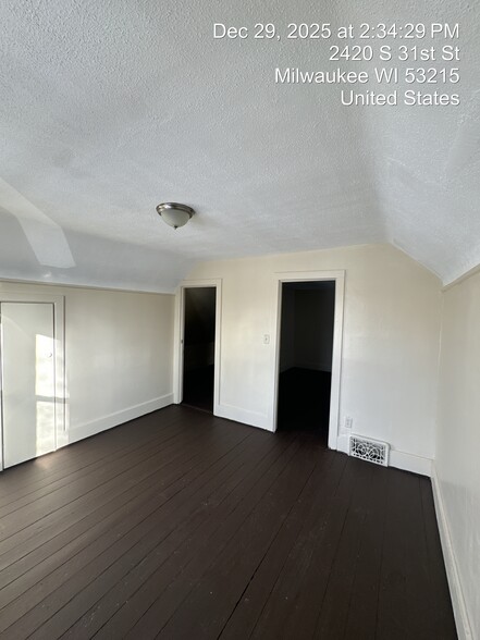 Building Photo - 2420 S 31st St