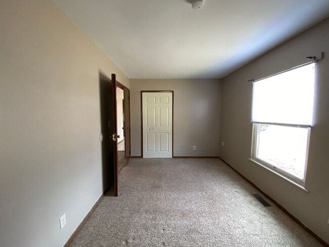 Building Photo - Great Ranch House next to a Park and Publi...