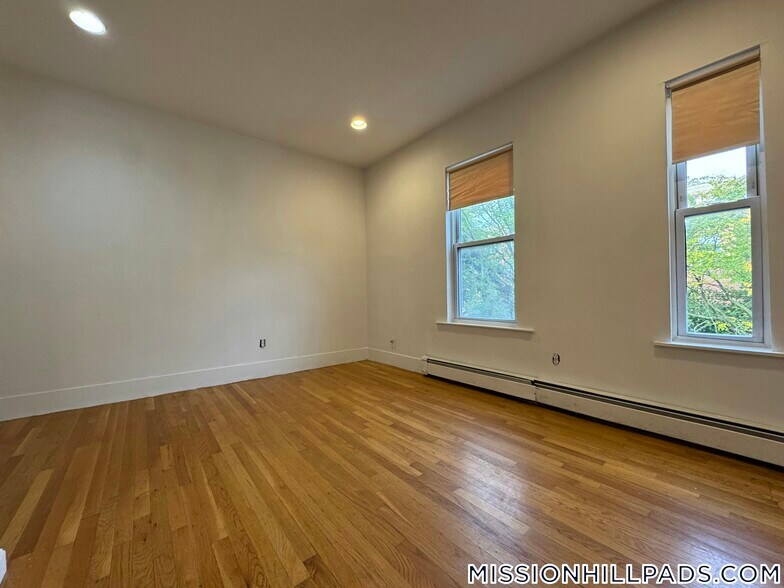 Building Photo - 2 Torpie St