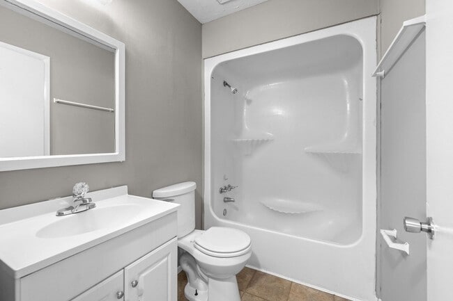 Building Photo - 3 Bedroom Pet Friendly Home For Rent Close To Post!