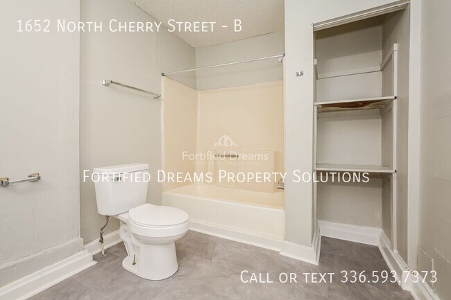 Building Photo - 1652 N Cherry St
