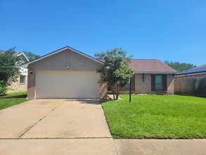 Building Photo - Pet Friendly, One Story 3 Bedroom Available!
