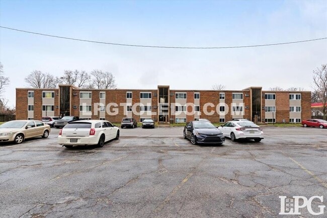 Building Photo - 6018 Secor Rd