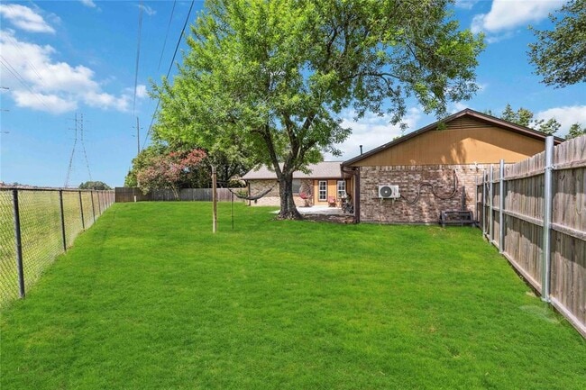 Building Photo - 3611 Drawbridge Dr