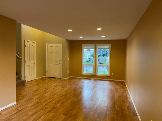 Building Photo - Adorable 4 Bedroom 2.5 Bath Home in Fisher...