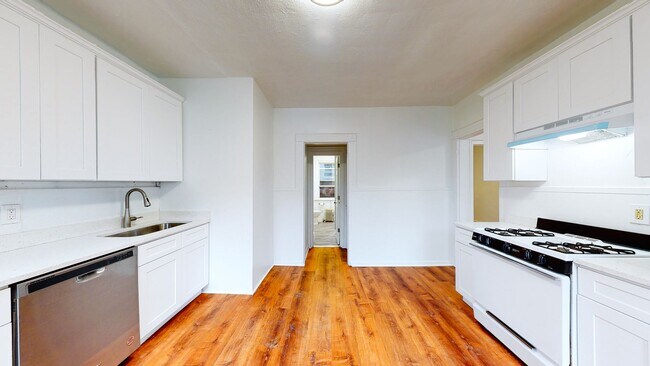 Building Photo - Spacious, Fully Renovated 3BR in Prime Eas...