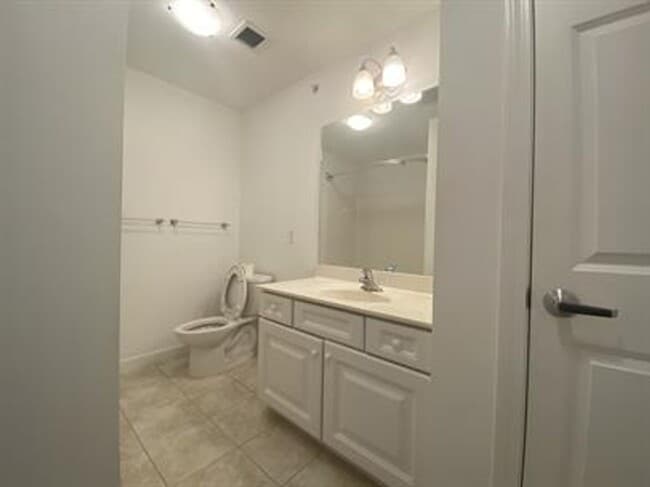 Building Photo - One Bedroom Condo Colchester Vt