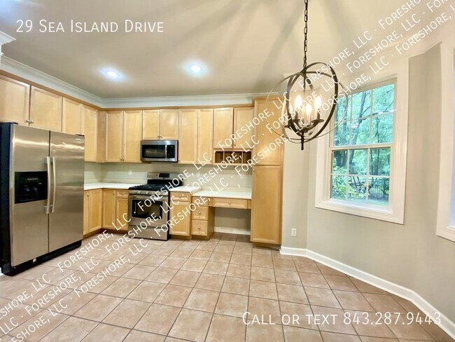 Building Photo - 4-Bedroom Home with Loft and Office for Re...