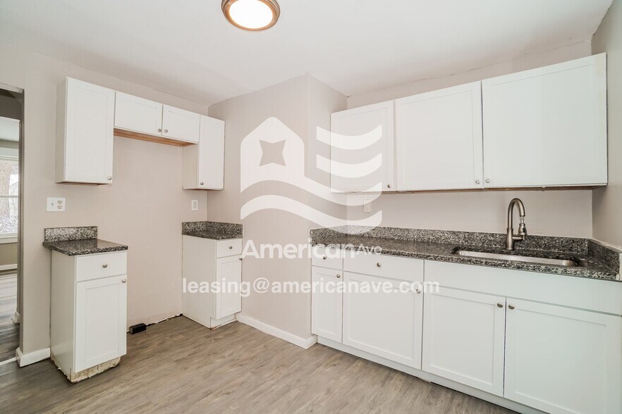 Building Photo - 2459 Lexington Ave