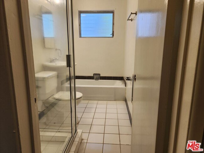 Building Photo - 8853 Alcott St