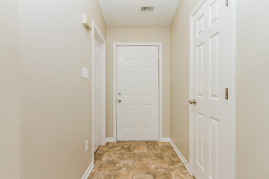 Building Photo - 5040 Harpers Ln