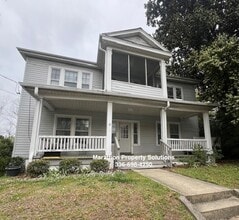 Building Photo - 409 N Cedar St