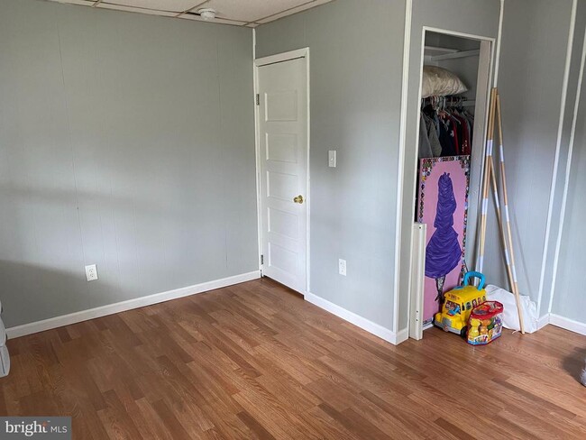 Building Photo - 359 W Main St