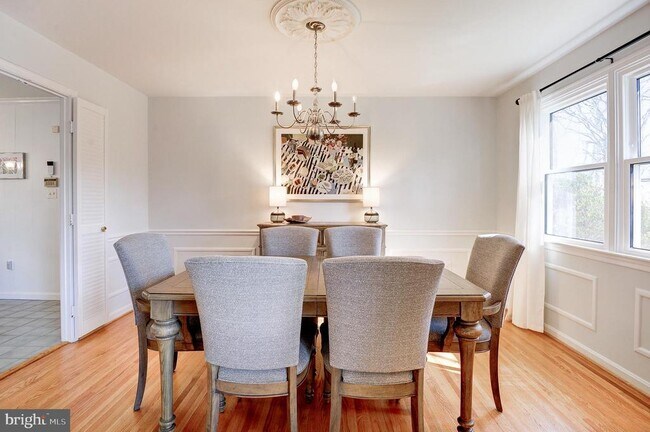 Building Photo - 8805 Honeybee Ln