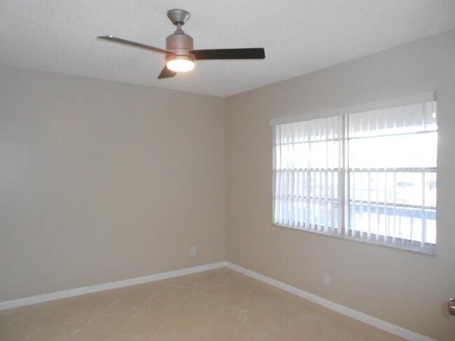 Building Photo - 13809 Royal Palm Ct