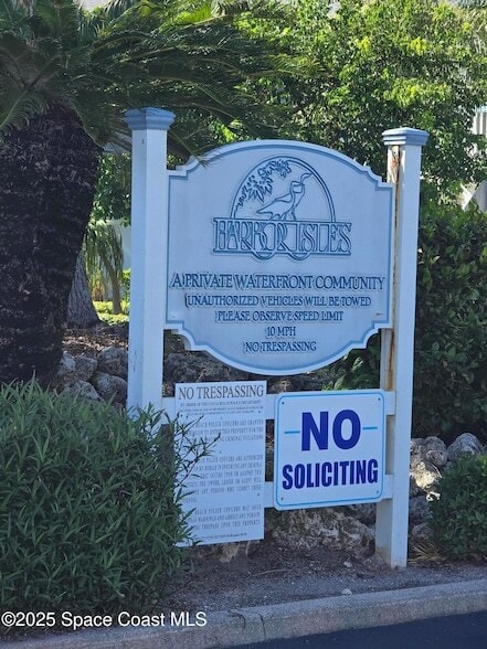 Building Photo - 580 S Brevard Ave