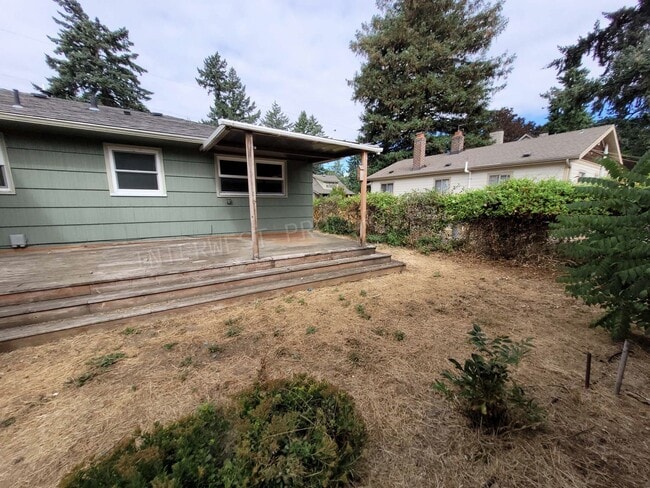 Building Photo - Beautiful 3 bdrm Home w/ a remodeled kitchen, stainless appliances, deck, yard and more!!!