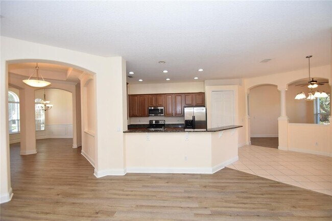 Building Photo - 17 N Village Dr