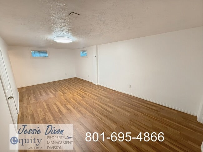 Building Photo - 666 E 675 N