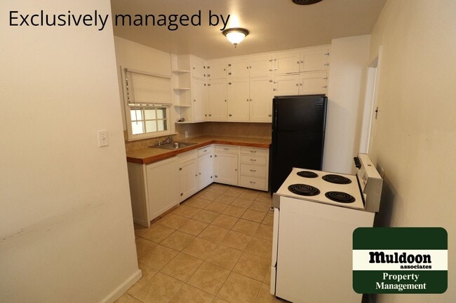 Building Photo - Really Cute Northside Pet Friendly Home wi...