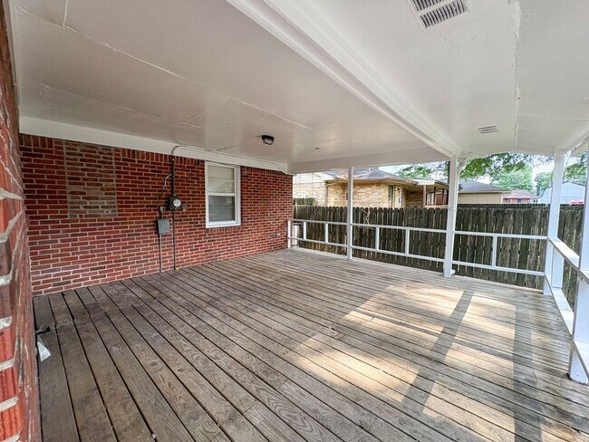 Building Photo - 4 bedroom, 2 bathroom house near Perkins and Willow / Colonial Acres area of Memphis