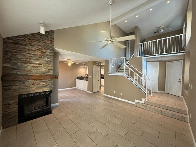 Building Photo - 425 S Seawynds Blvd