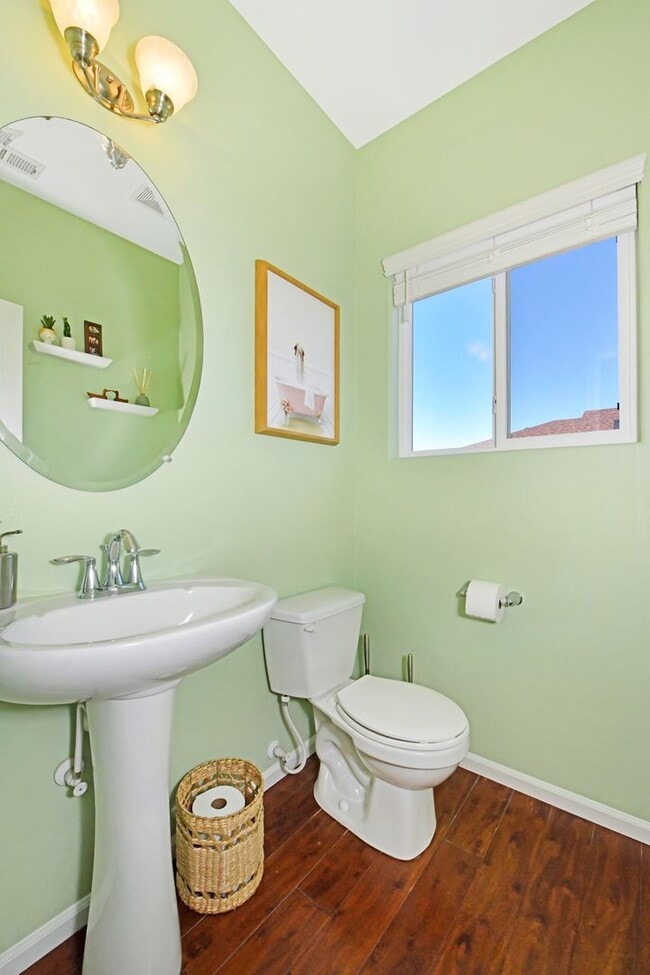 Building Photo - 2-Story Townhome - Excellent Condition
