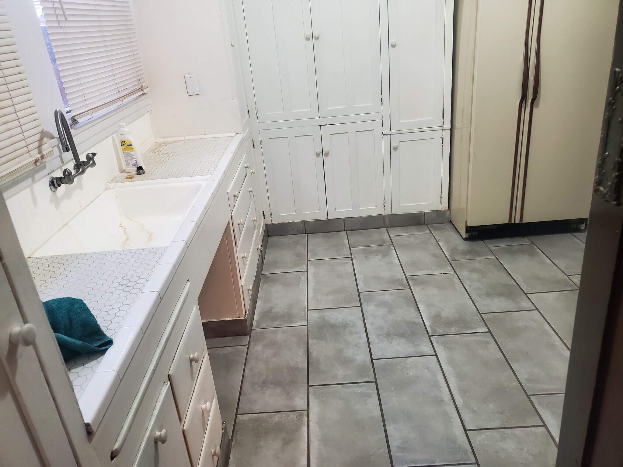 Building Photo - 1209 N San Joaquin St