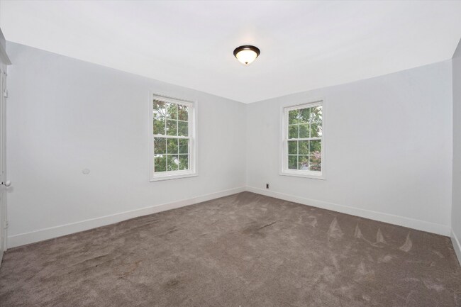 Building Photo - 628 Ingleside Ave