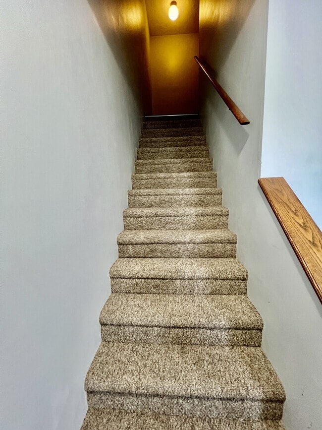 Building Photo - 403 Cedarstone Rd
