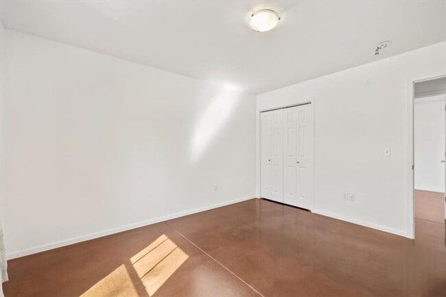 Building Photo - Yorkshire Court North