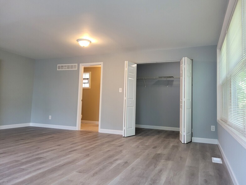 Building Photo - 1310 Sheridan Dr