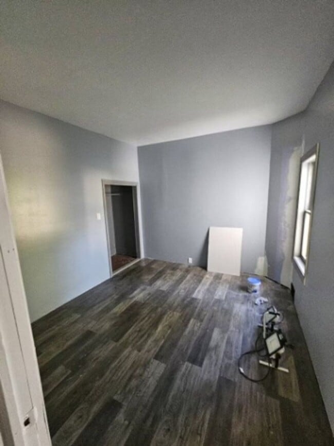 Building Photo - 4 Bed 2 Bath House for Rent