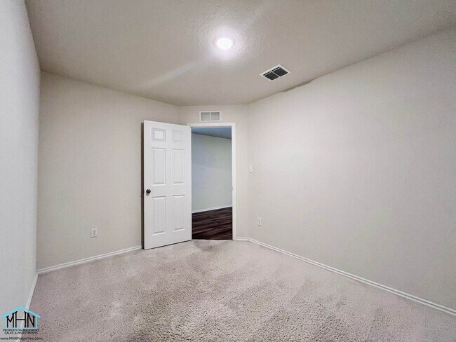 Building Photo - 6318 Sycamore Run